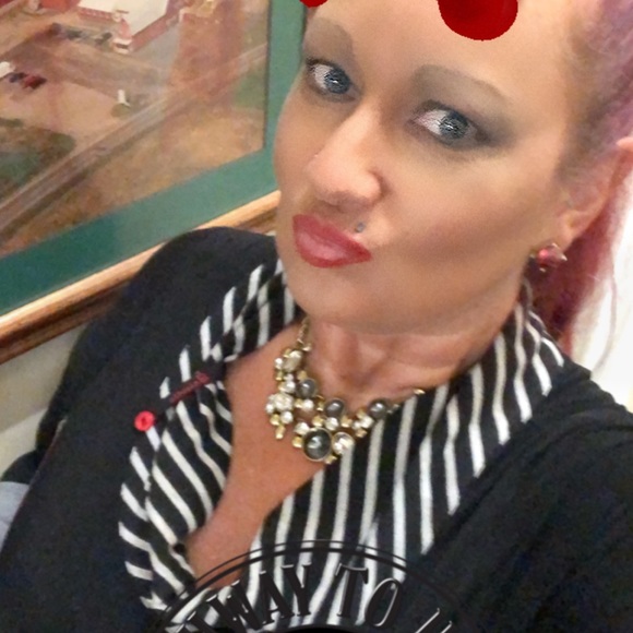 Meet your Posher, Melissa - Picture 3 of 4